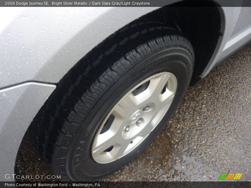 Bright Silver Metallic / Dark Slate Gray/Light Graystone 2009 Dodge Journey SE
