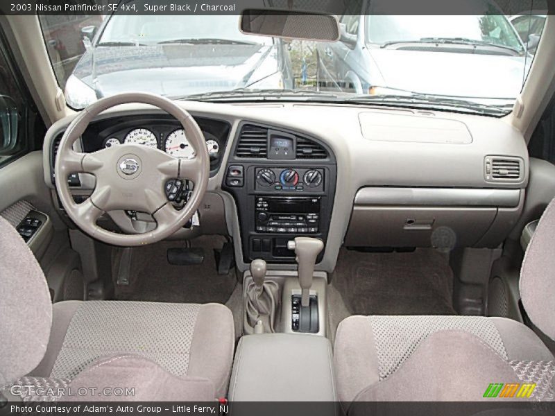 Super Black / Charcoal 2003 Nissan Pathfinder SE 4x4