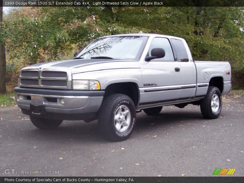 Front 3/4 View of 1999 Ram 1500 SLT Extended Cab 4x4