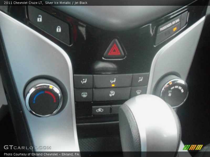 Silver Ice Metallic / Jet Black 2011 Chevrolet Cruze LT