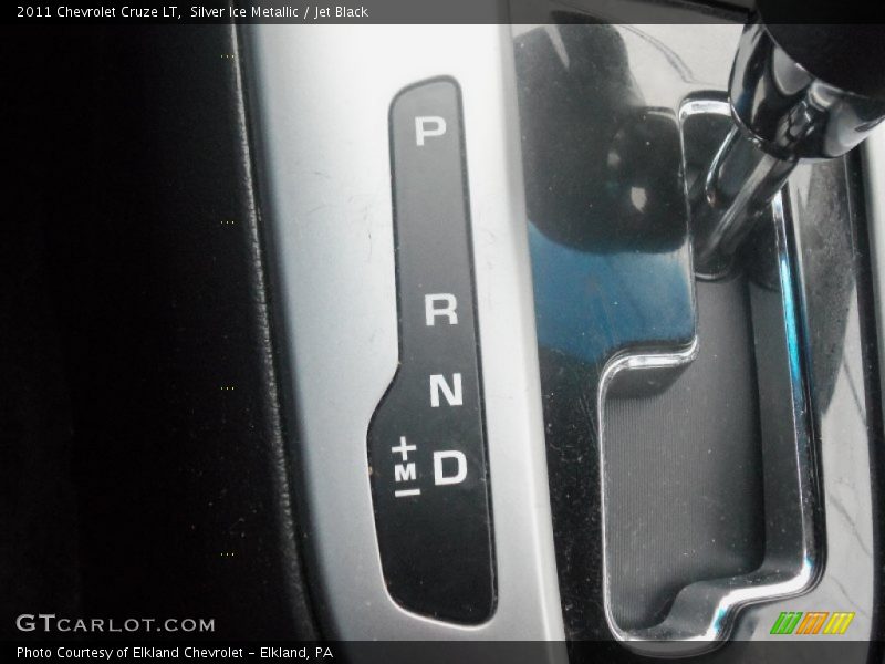 Silver Ice Metallic / Jet Black 2011 Chevrolet Cruze LT