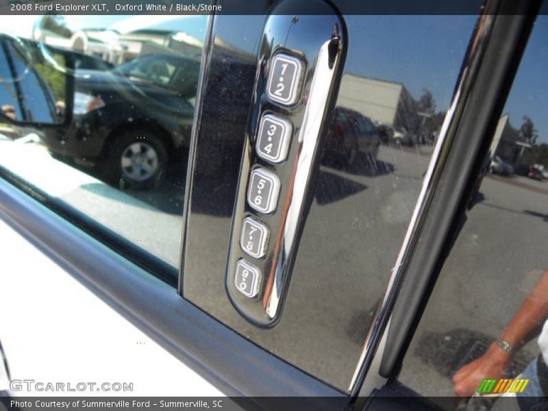 Oxford White / Black/Stone 2008 Ford Explorer XLT