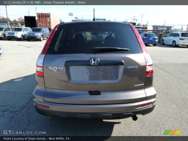 Urban Titanium Metallic / Black 2011 Honda CR-V SE 4WD