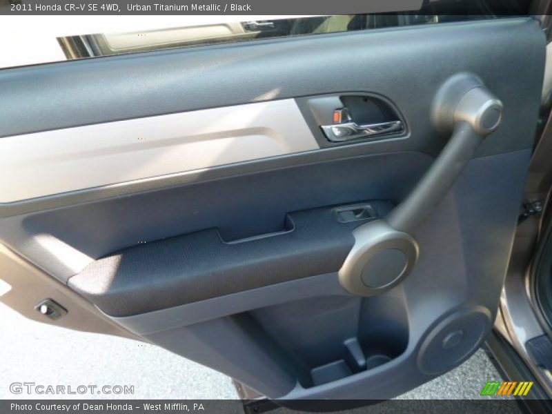 Urban Titanium Metallic / Black 2011 Honda CR-V SE 4WD
