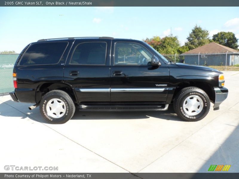 Onyx Black / Neutral/Shale 2005 GMC Yukon SLT