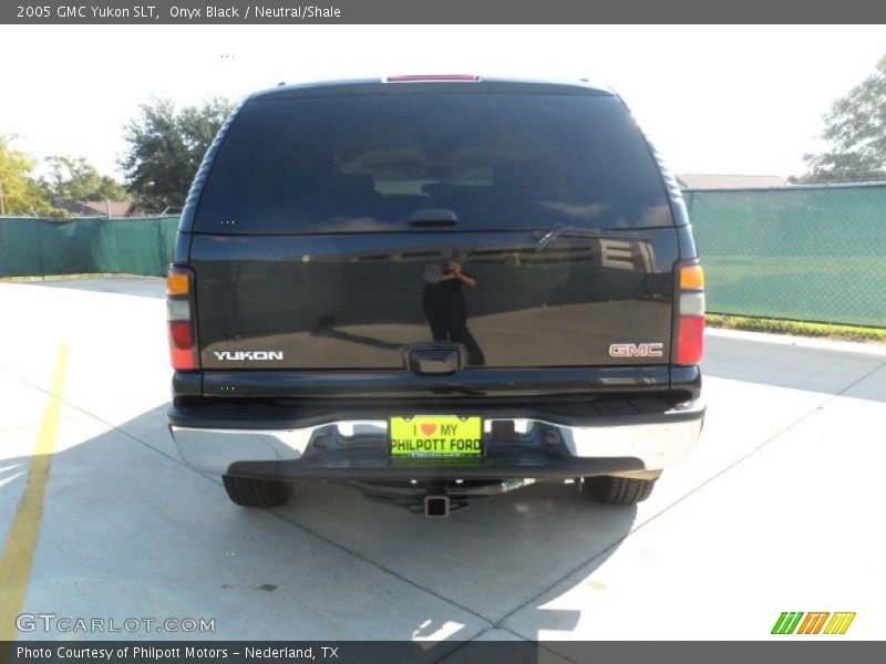 Onyx Black / Neutral/Shale 2005 GMC Yukon SLT