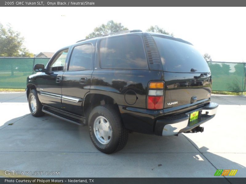 Onyx Black / Neutral/Shale 2005 GMC Yukon SLT