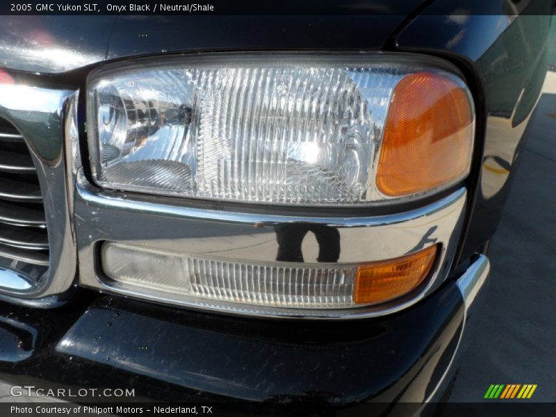 Onyx Black / Neutral/Shale 2005 GMC Yukon SLT