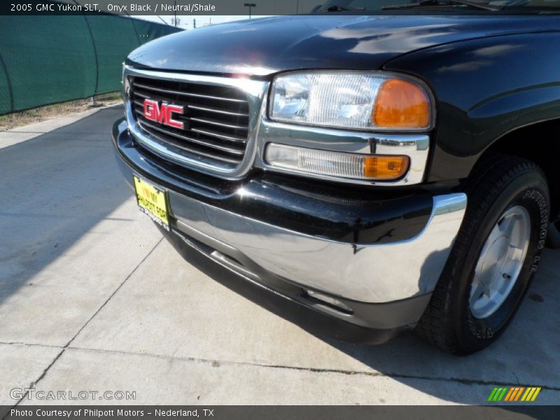 Onyx Black / Neutral/Shale 2005 GMC Yukon SLT