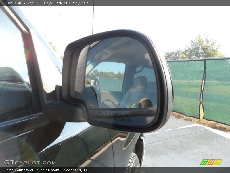 Onyx Black / Neutral/Shale 2005 GMC Yukon SLT