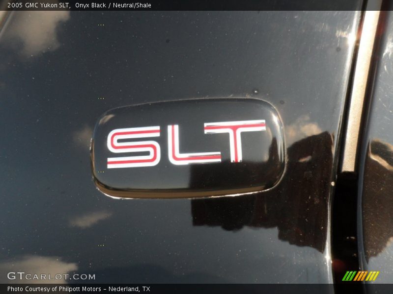 Onyx Black / Neutral/Shale 2005 GMC Yukon SLT