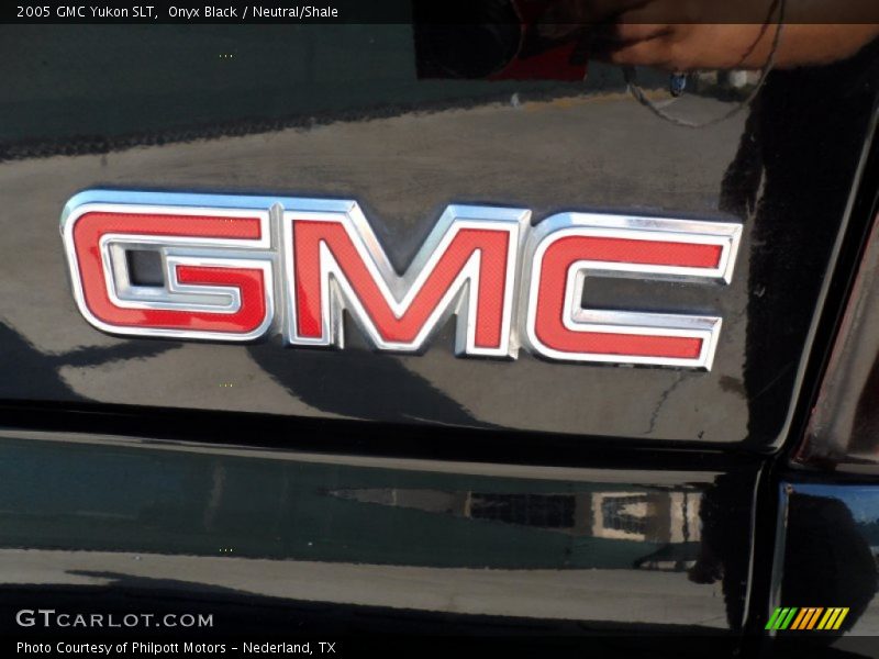 Onyx Black / Neutral/Shale 2005 GMC Yukon SLT