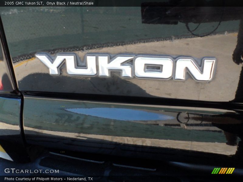 Onyx Black / Neutral/Shale 2005 GMC Yukon SLT