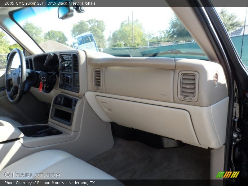 Onyx Black / Neutral/Shale 2005 GMC Yukon SLT