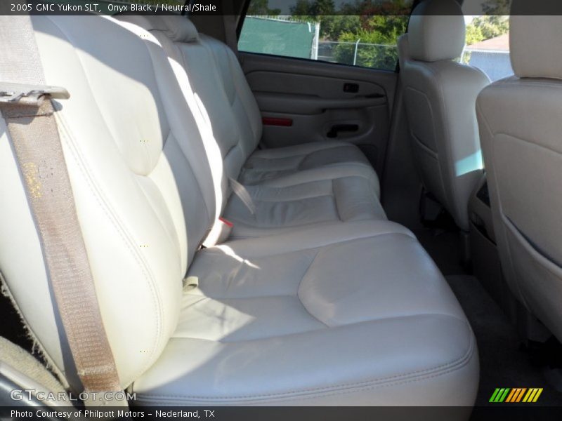 Onyx Black / Neutral/Shale 2005 GMC Yukon SLT