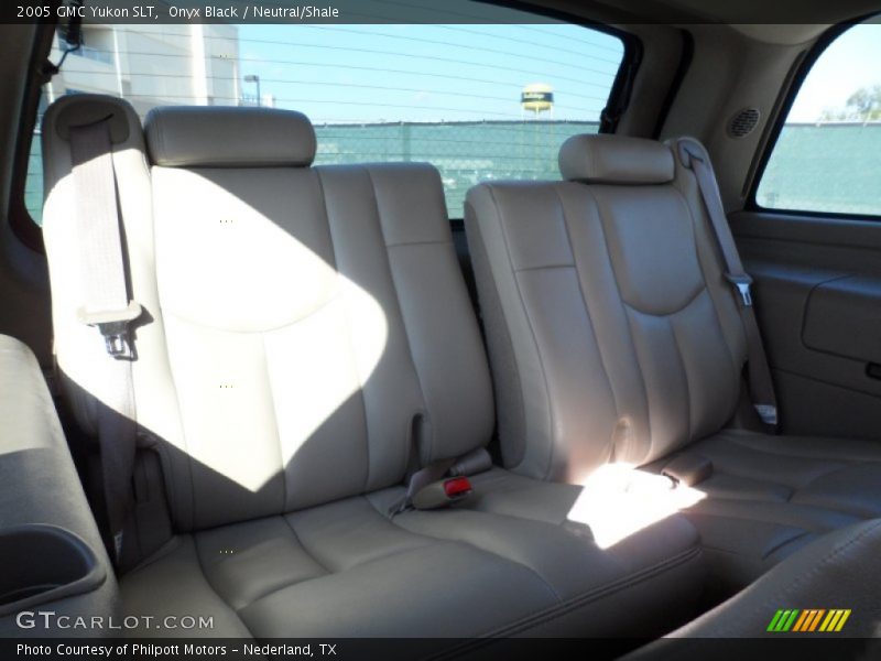 Onyx Black / Neutral/Shale 2005 GMC Yukon SLT