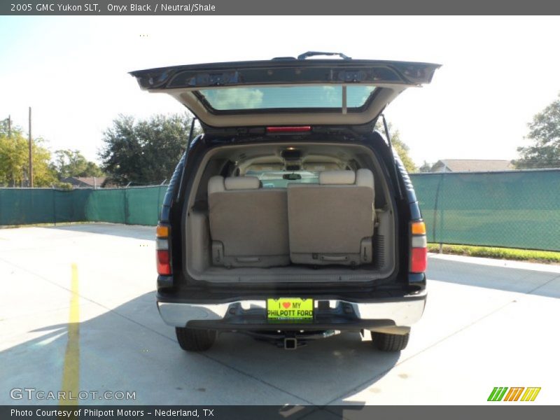 Onyx Black / Neutral/Shale 2005 GMC Yukon SLT