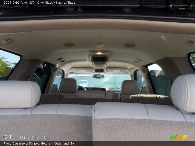 Onyx Black / Neutral/Shale 2005 GMC Yukon SLT