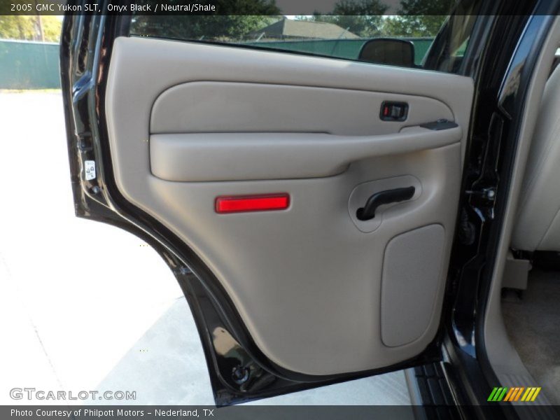Onyx Black / Neutral/Shale 2005 GMC Yukon SLT