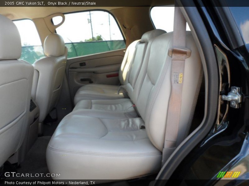 Onyx Black / Neutral/Shale 2005 GMC Yukon SLT