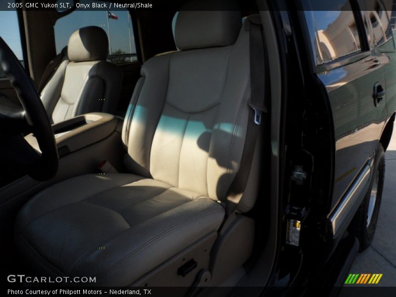 Onyx Black / Neutral/Shale 2005 GMC Yukon SLT