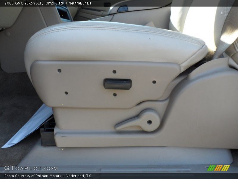 Onyx Black / Neutral/Shale 2005 GMC Yukon SLT