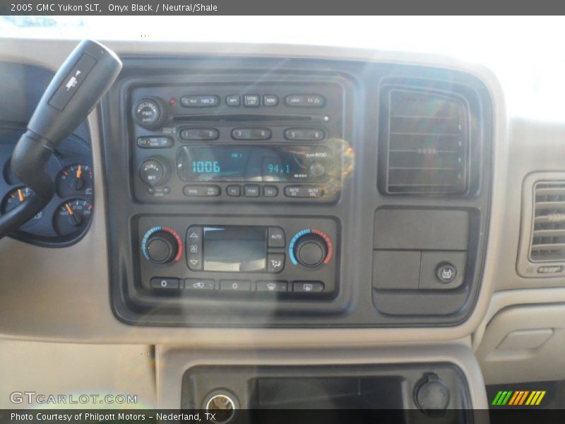 Onyx Black / Neutral/Shale 2005 GMC Yukon SLT