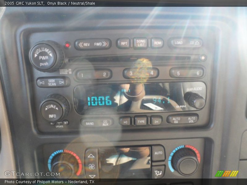 Onyx Black / Neutral/Shale 2005 GMC Yukon SLT