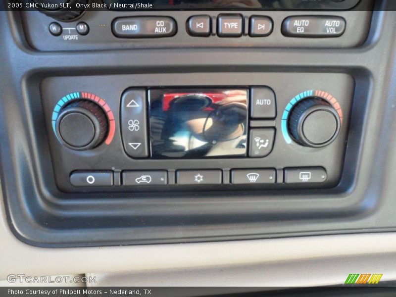 Onyx Black / Neutral/Shale 2005 GMC Yukon SLT