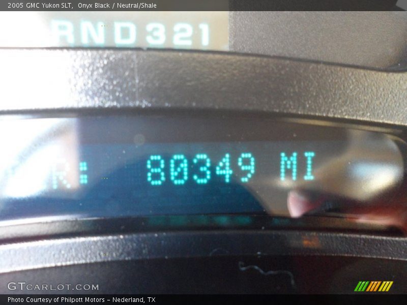 Onyx Black / Neutral/Shale 2005 GMC Yukon SLT