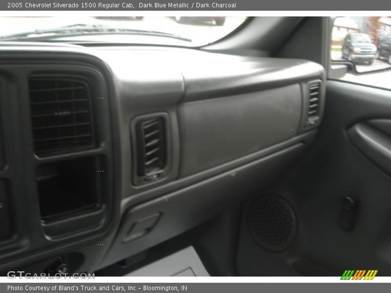 Dark Blue Metallic / Dark Charcoal 2005 Chevrolet Silverado 1500 Regular Cab