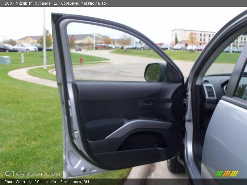 Cool Silver Metallic / Black 2007 Mitsubishi Outlander ES