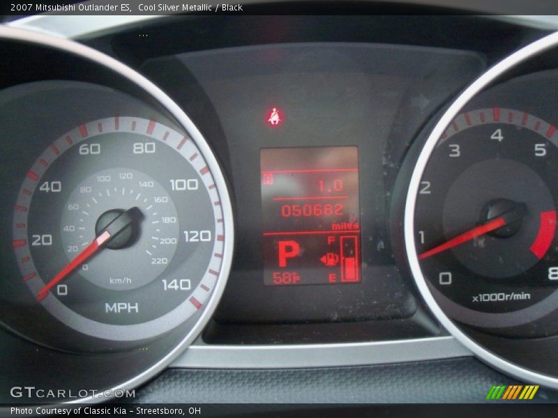 Cool Silver Metallic / Black 2007 Mitsubishi Outlander ES