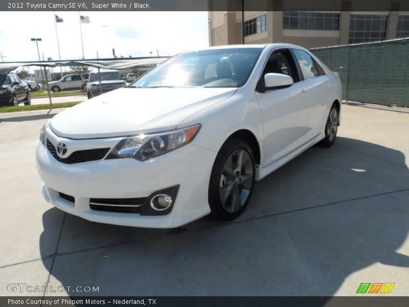 Super White / Black 2012 Toyota Camry SE V6