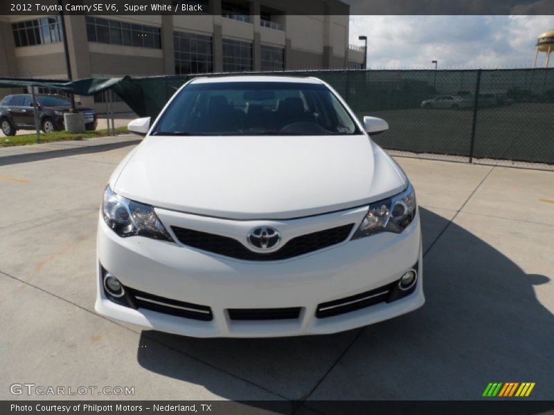 Super White / Black 2012 Toyota Camry SE V6
