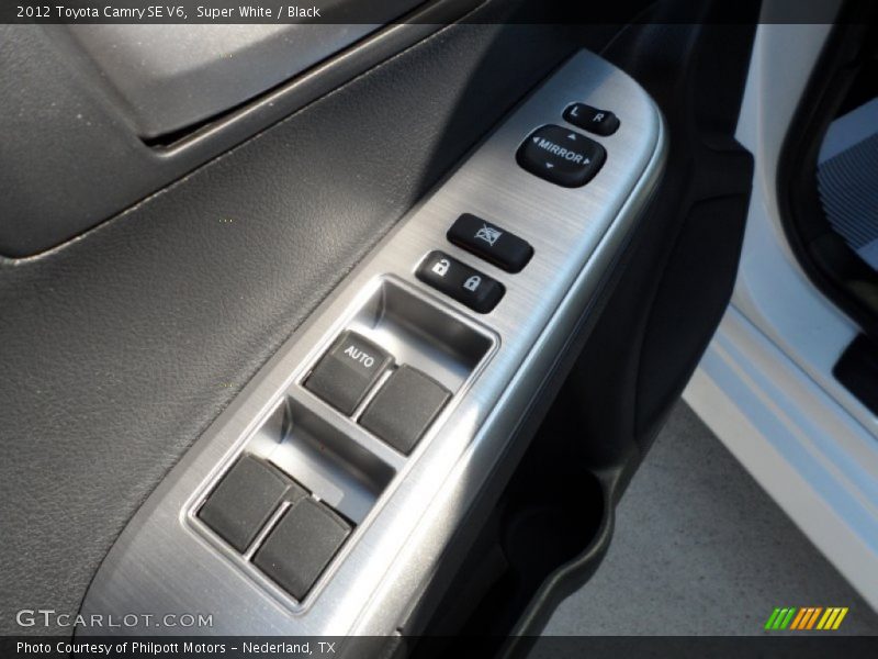 Super White / Black 2012 Toyota Camry SE V6