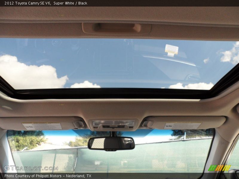 Super White / Black 2012 Toyota Camry SE V6