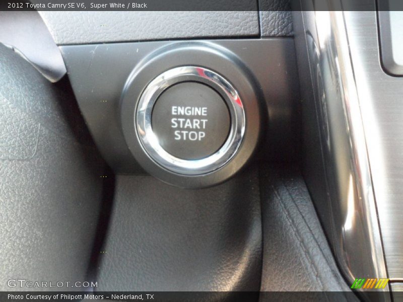Super White / Black 2012 Toyota Camry SE V6