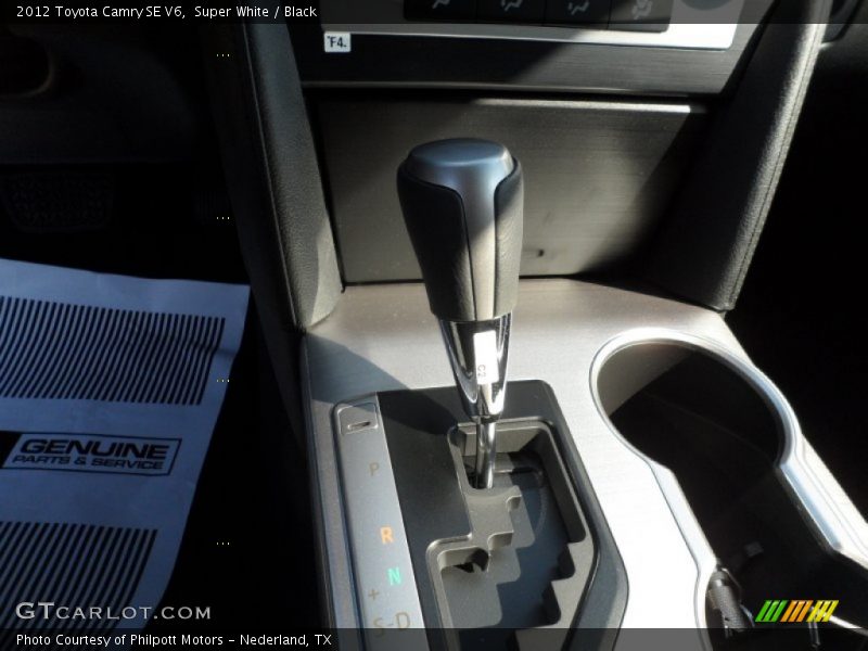 Super White / Black 2012 Toyota Camry SE V6