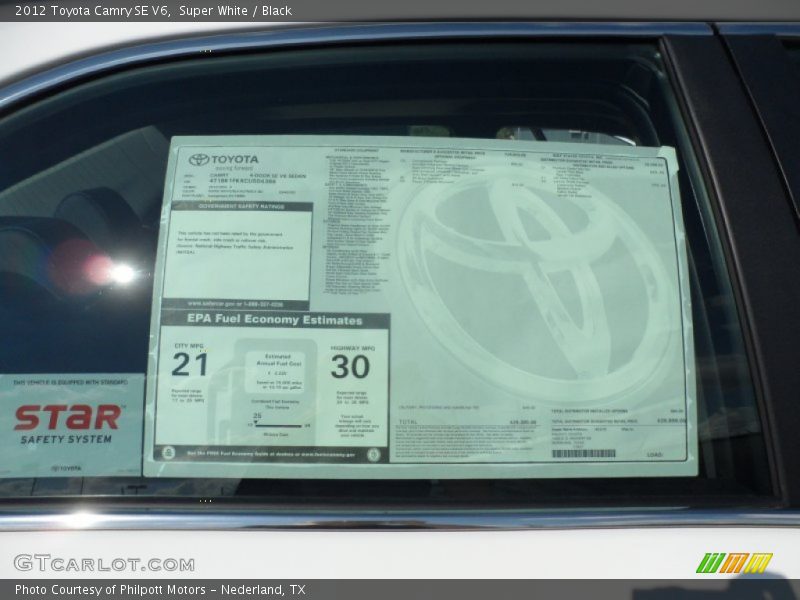 Super White / Black 2012 Toyota Camry SE V6