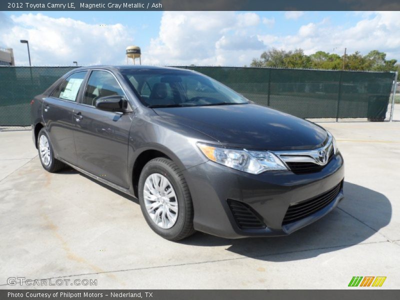 Front 3/4 View of 2012 Camry LE