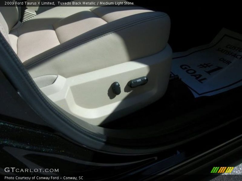 Tuxedo Black Metallic / Medium Light Stone 2009 Ford Taurus X Limited