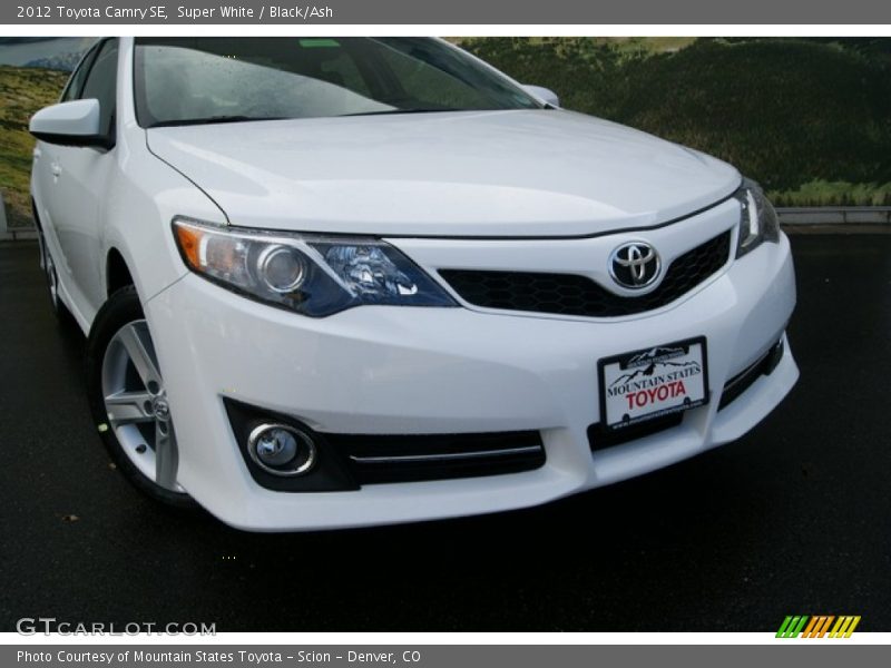 Super White / Black/Ash 2012 Toyota Camry SE