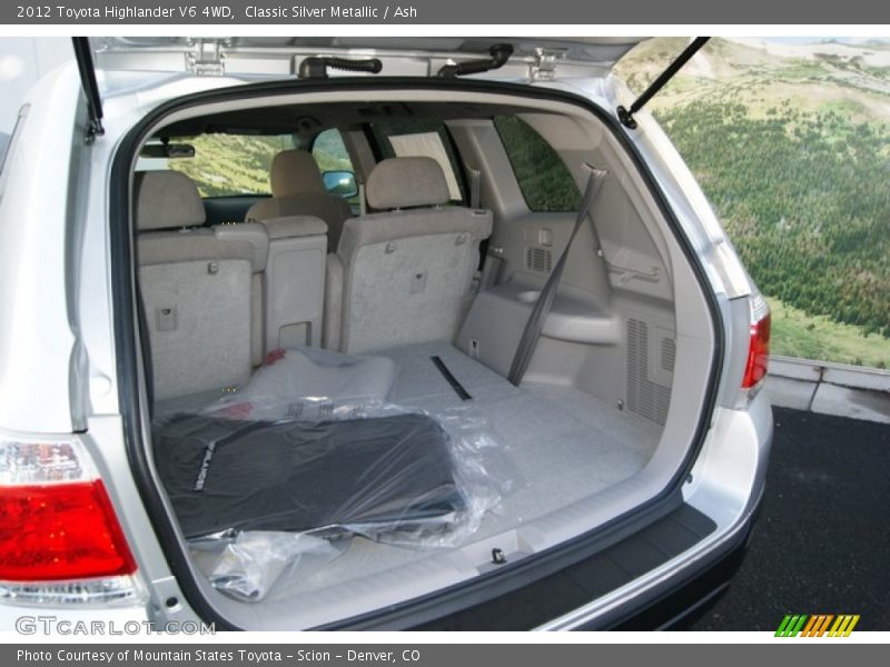  2012 Highlander V6 4WD Trunk