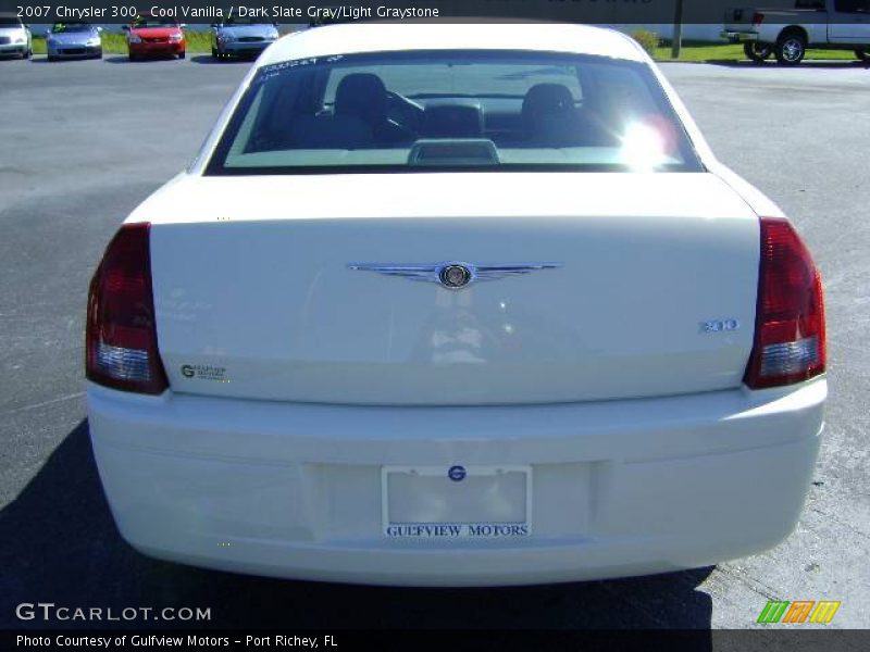 Cool Vanilla / Dark Slate Gray/Light Graystone 2007 Chrysler 300