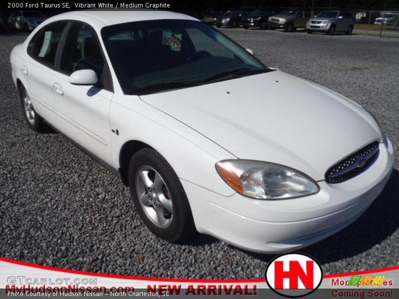 Vibrant White / Medium Graphite 2000 Ford Taurus SE