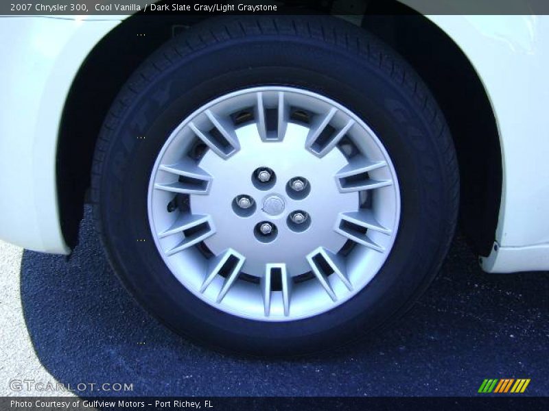 Cool Vanilla / Dark Slate Gray/Light Graystone 2007 Chrysler 300