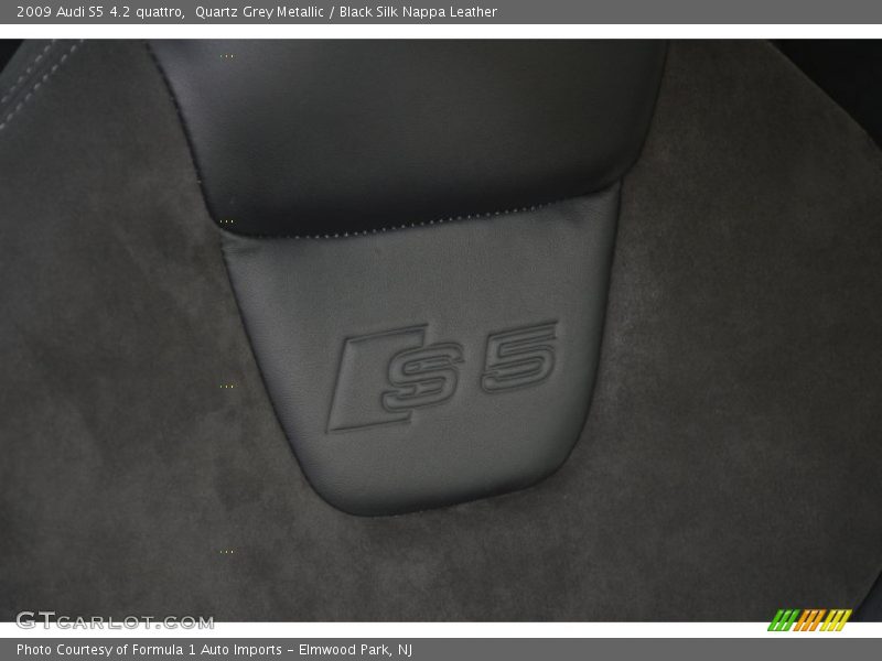  2009 S5 4.2 quattro Logo