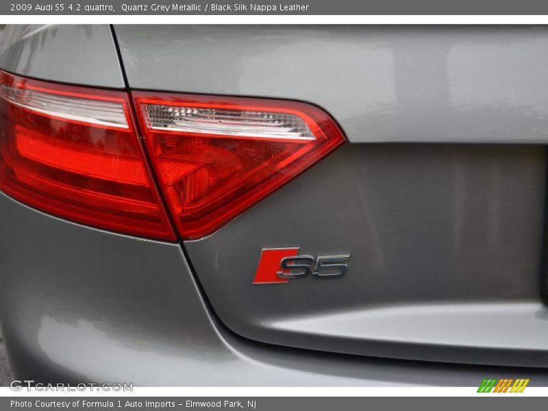  2009 S5 4.2 quattro Logo