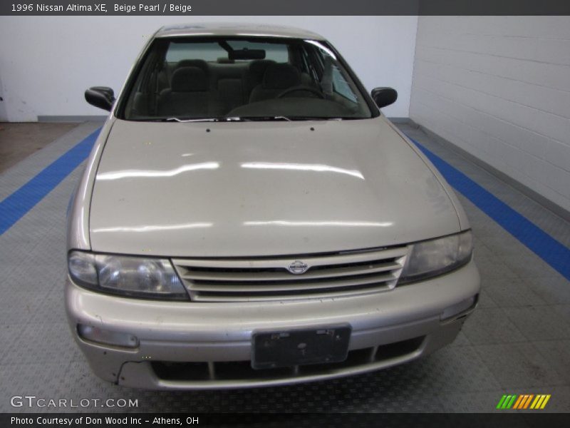 Beige Pearl / Beige 1996 Nissan Altima XE